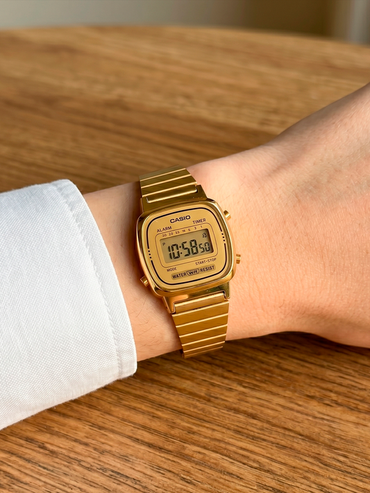 Reloj Casio Vintage LA670WGA-9SDF Dorado
