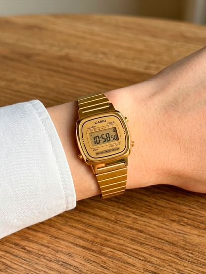 Reloj Casio Vintage LA670WGA-9SDF Dorado